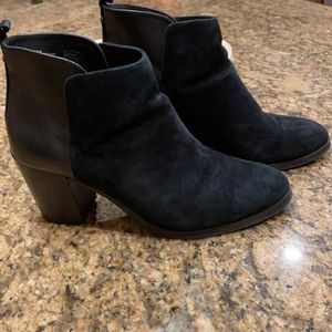 Lands End black leather/suede booties